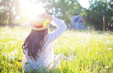 woman-1509956_1920 spring