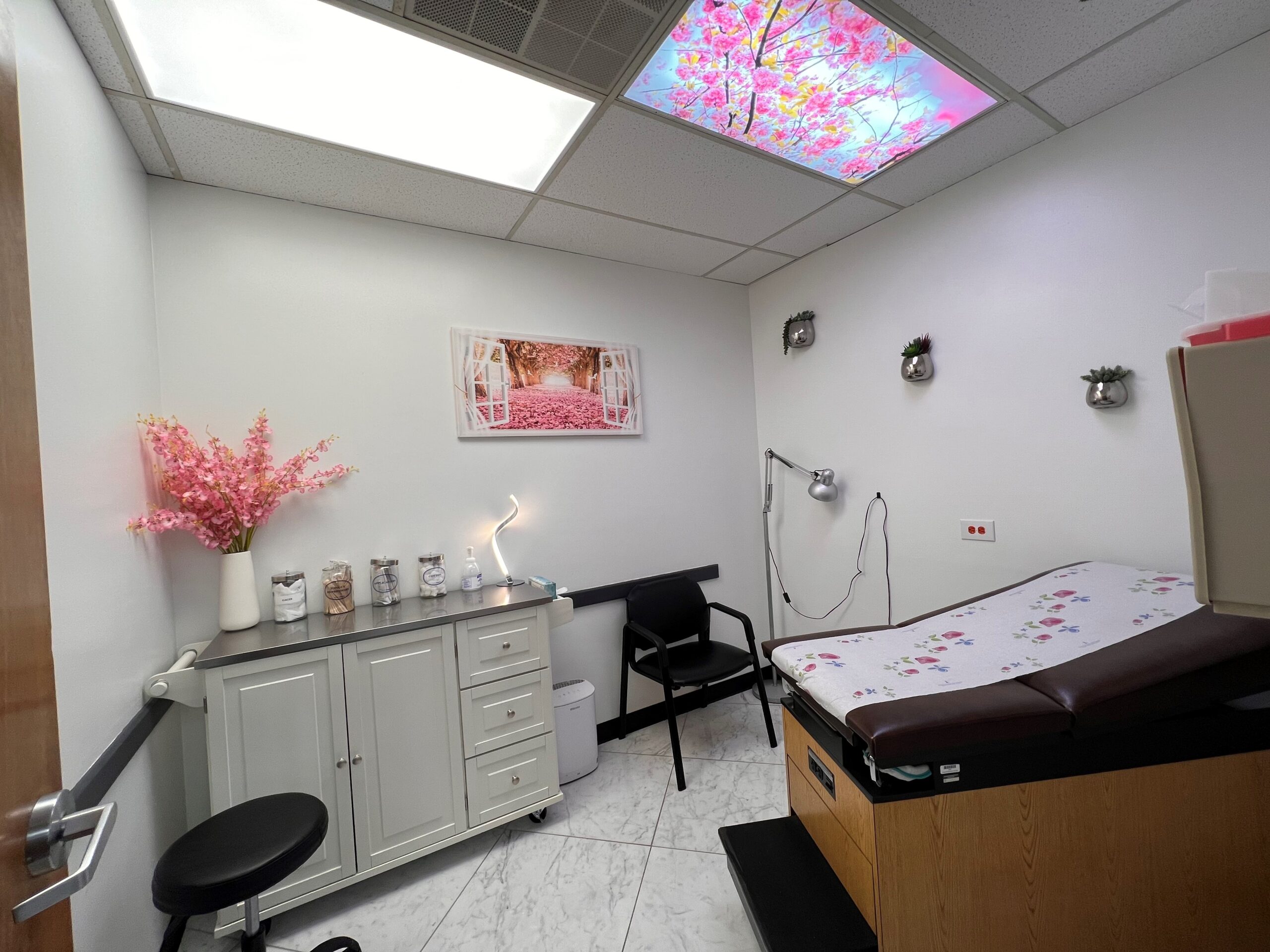 Primary Care services - First Care Medical Centers First Care is pleased to offer Primary Care services to treat your acute illnesses and injuries as well provide ongoing and routine care.